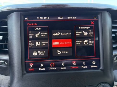 Used 2019 RAM 1500 Laramie AWD/4WD image 18