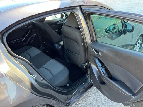 Used 2018 MAZDA MAZDA3 Sport image 23
