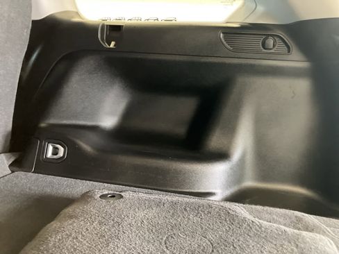 Used 2023 Jeep Grand Cherokee Limited w/ Luxury Tech Group II image 29