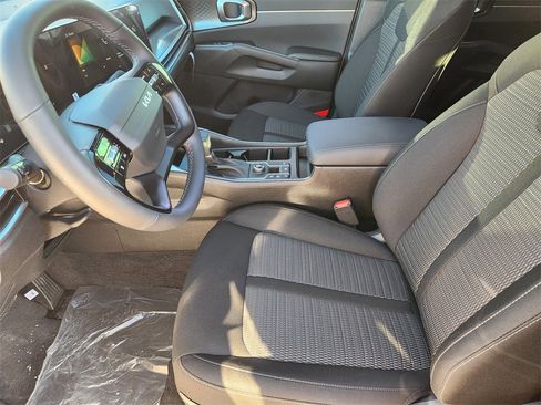 New 2026 Kia Sorento LX image 9