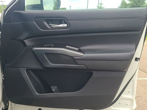 Used 2024 Nissan Pathfinder SL AWD/4WD image 27