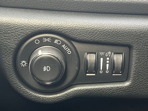 New 2026 Chrysler Pacifica Select image 12