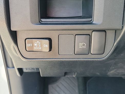 Used 2018 Toyota Tacoma SR w/ SR Convenience Package RWD image 29