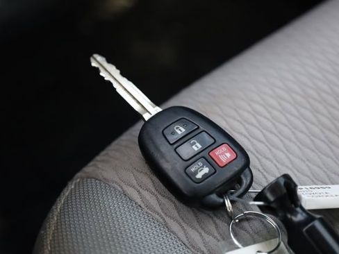 Used 2015 Toyota Corolla LE image 24