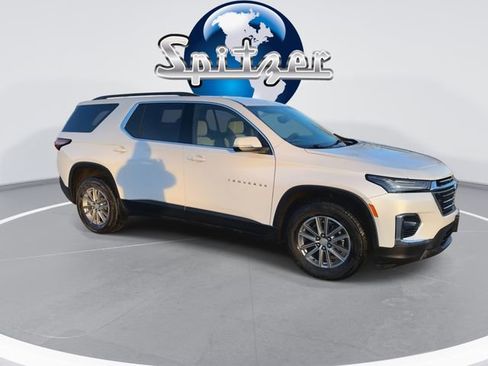 Used 2023 Chevrolet Traverse LT image 2