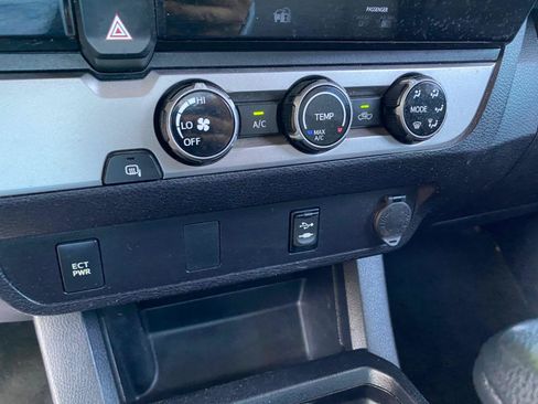 Used 2017 Toyota Tacoma 2WD Access Cab image 47