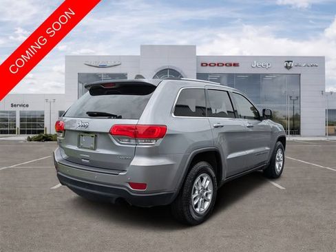 Certified 2018 Jeep Grand Cherokee Laredo RWD image 3