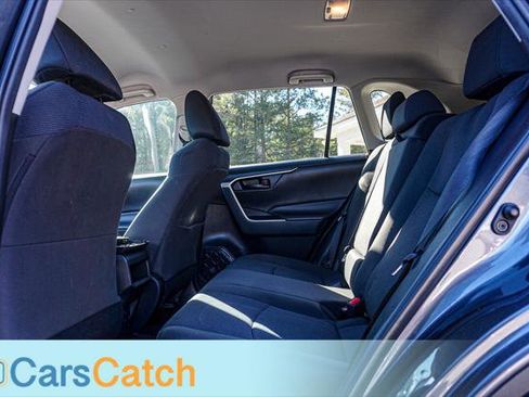 Used 2020 Toyota RAV4 LE image 18