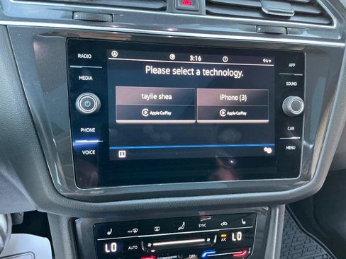 Used 2022 Volkswagen Tiguan SE w/ Panoramic Sunroof Package FWD image 24