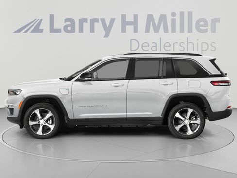 Certified 2022 Jeep Grand Cherokee Limited 4xe w/ Luxury Tech Group II AWD/4WD image 3