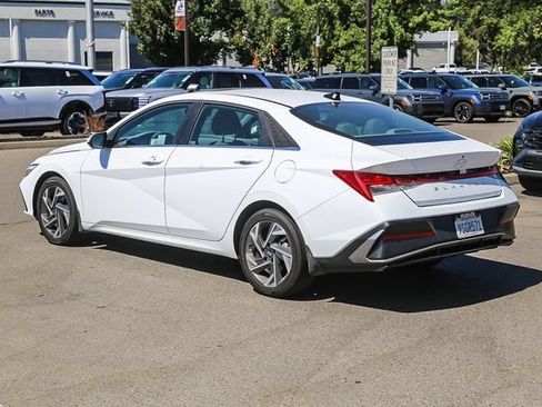 Certified 2025 Hyundai Elantra SEL FWD image 2