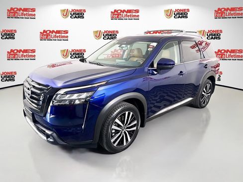 Certified 2025 Nissan Pathfinder Platinum AWD/4WD image 16