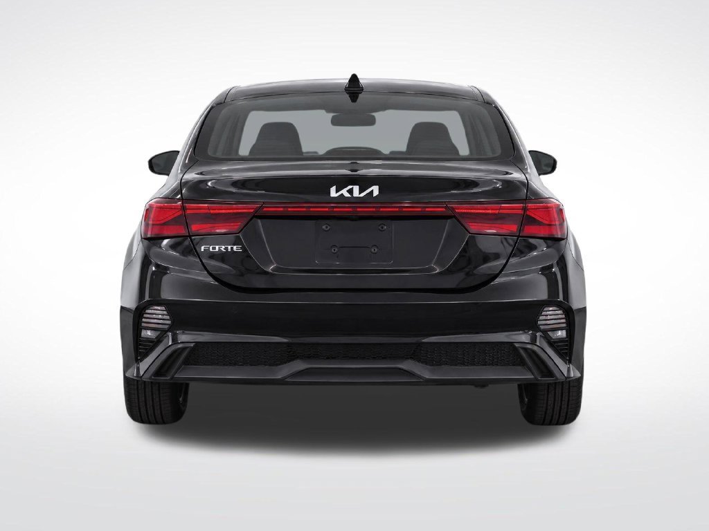 Used 2023 Kia Forte LXS w/ LXS Technology Package FWD image 6