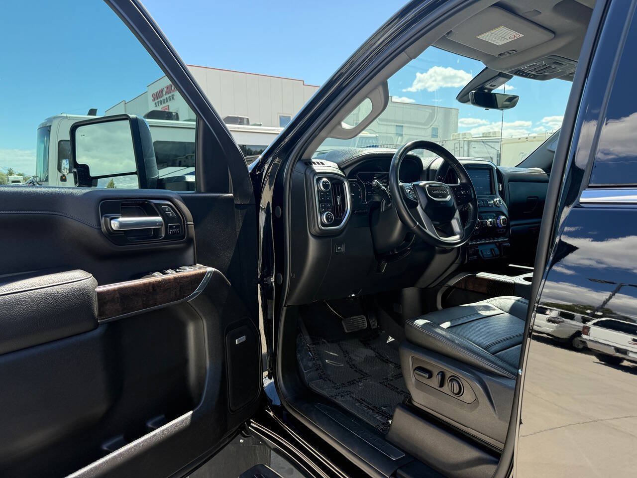 Used 2022 GMC Sierra 3500 Denali w/ Denali Ultimate Package AWD/4WD image 23