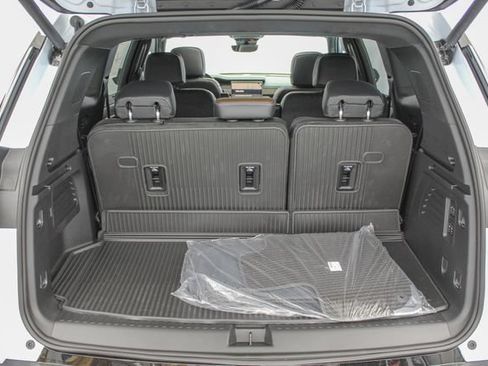 New 2026 GMC Acadia Denali Ultimate w/ LPO, Floor Liner Package AWD/4WD image 10