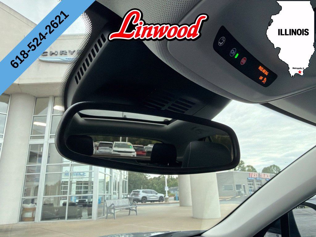Used 2025 Buick Envision Sport Touring AWD/4WD image 32