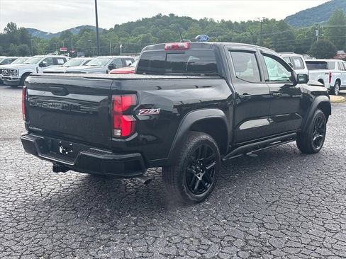 Used 2025 Chevrolet Colorado Z71 w/ Technology Package AWD/4WD image 8