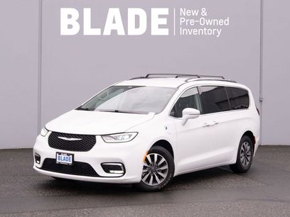 Used 2021 Chrysler Pacifica Touring-L