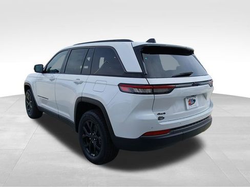 New 2026 Jeep Grand Cherokee Laredo image 3