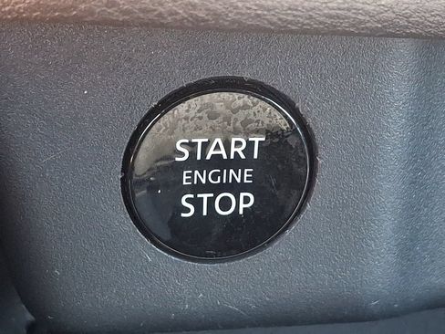 Used 2025 Nissan Rogue SV AWD/4WD image 23