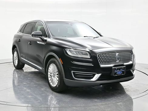 Used 2019 Lincoln Nautilus Premier image 3