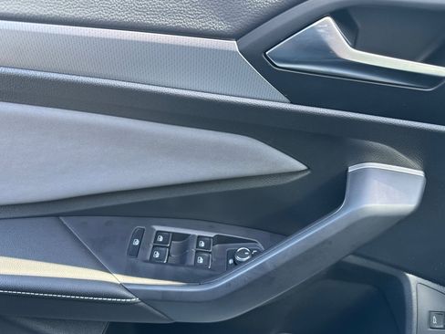 New 2025 Volkswagen Jetta SE image 8