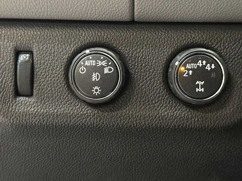 Used 2019 Chevrolet Colorado LT w/ Luxury Package, Chrome AWD/4WD image 17