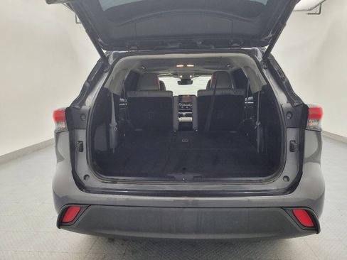 Used 2020 Toyota Highlander XLE image 29