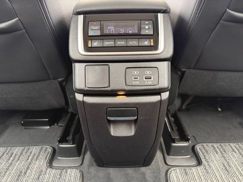 Used 2023 Subaru Ascent Limited AWD/4WD image 31