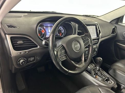 Used 2019 Jeep Cherokee Limited FWD image 14