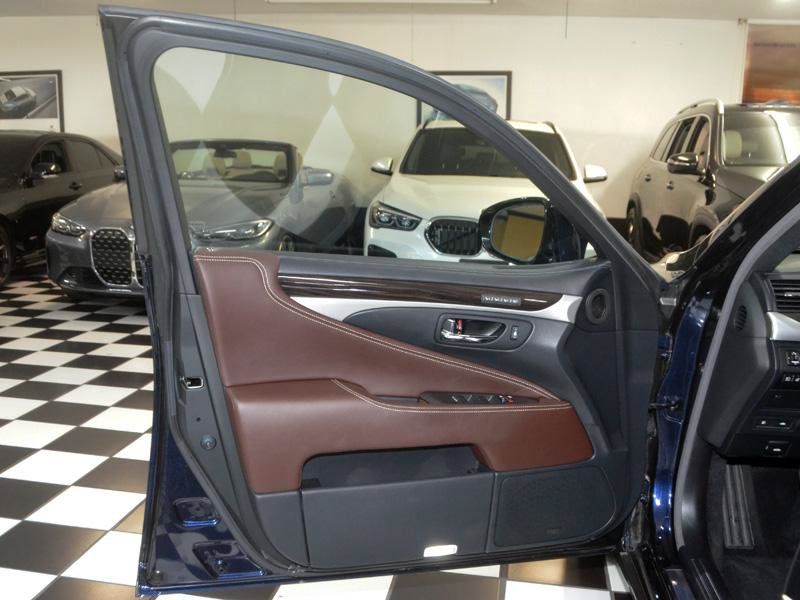 Used 2017 Lexus LS 460 RWD image 10