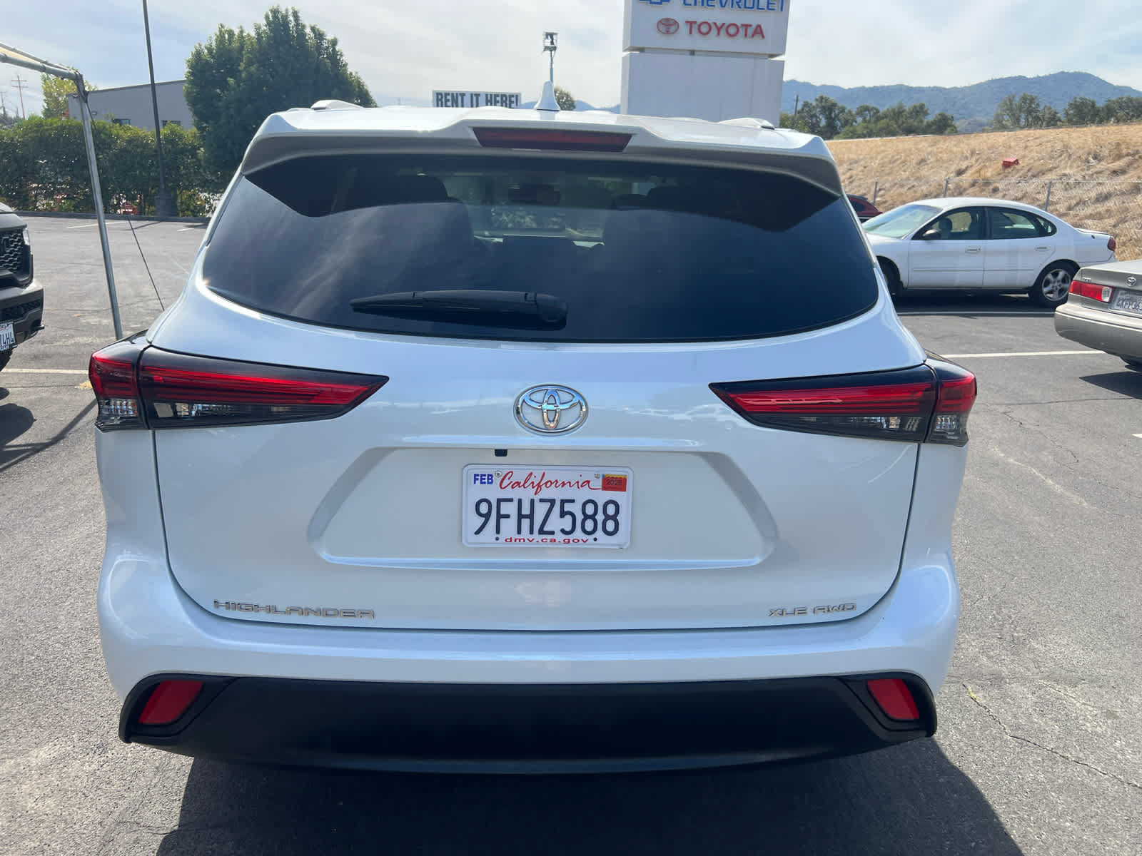 Used 2023 Toyota Highlander XLE AWD/4WD image 9