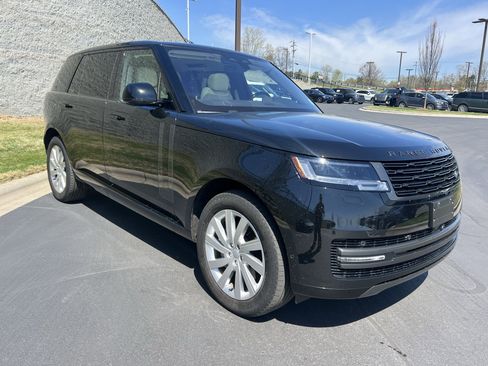 Used 2023 Land Rover Range Rover Long Wheelbase SE image 9