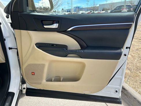 Used 2015 Toyota Highlander Limited image 31