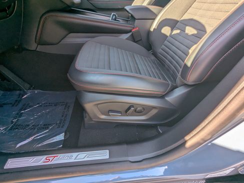 Used 2025 Ford Explorer ST-Line w/ Premium Package image 19