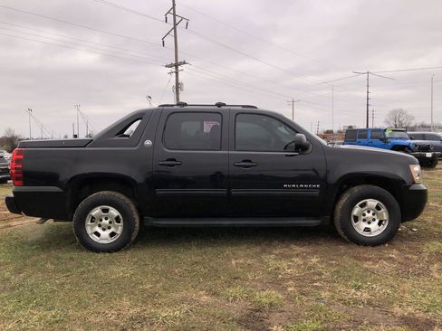 Used 2013 Chevrolet Avalanche LT image 6