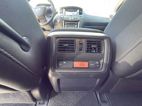 Used 2017 Nissan Pathfinder S AWD/4WD image 30