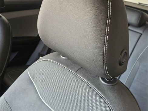 Used 2024 Volkswagen Taos SE image 14