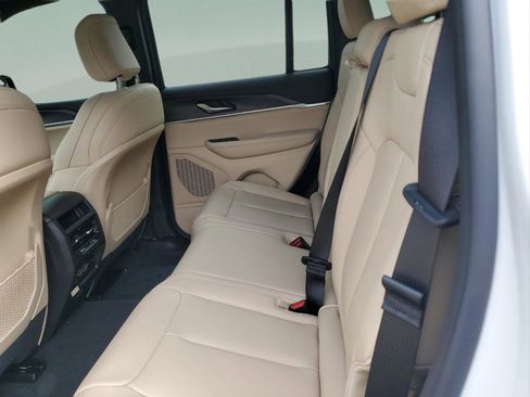 New 2025 Jeep Grand Cherokee Limited RWD image 7