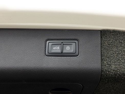 Used 2023 Bentley Bentayga Extended Wheelbase image 65