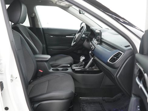 Used 2023 Kia Seltos S w/ Navigation Package FWD image 11