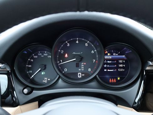 New 2026 Porsche Macan image 27