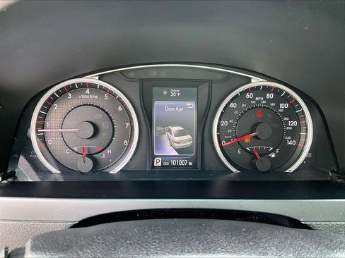 Used 2015 Toyota Camry XSE image 18