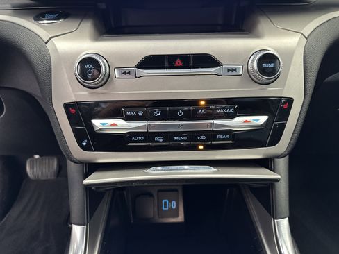 Certified 2022 Ford Explorer XLT w/ Equipment Group 202A image 34