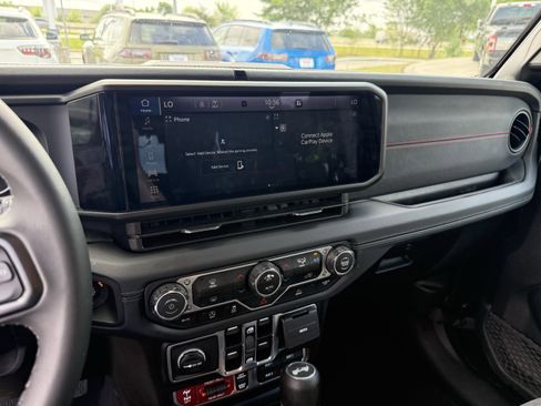 Used 2025 Jeep Wrangler Unlimited Rubicon image 10