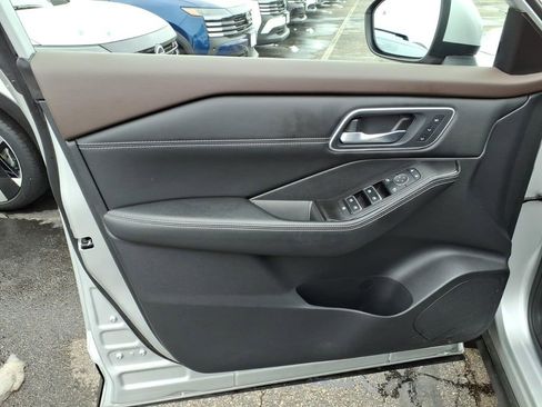 Used 2023 Nissan Rogue Platinum w/ Platinum Premium Package image 14