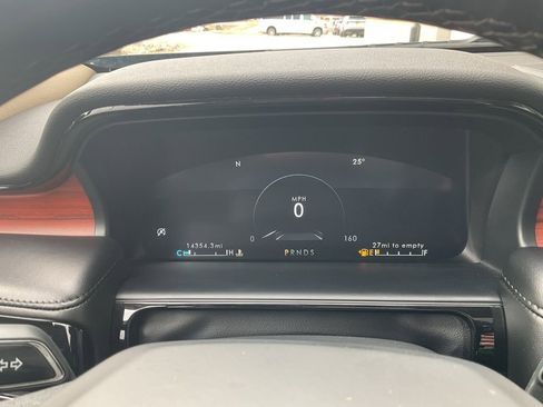 Used 2023 Lincoln Nautilus Reserve w/ Equipment Group 202A image 13