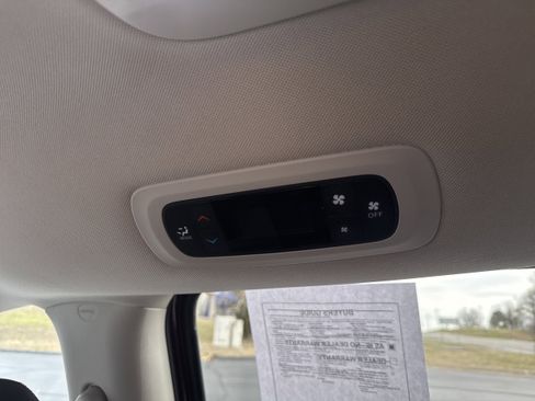 Used 2023 Chrysler Voyager LX FWD image 16