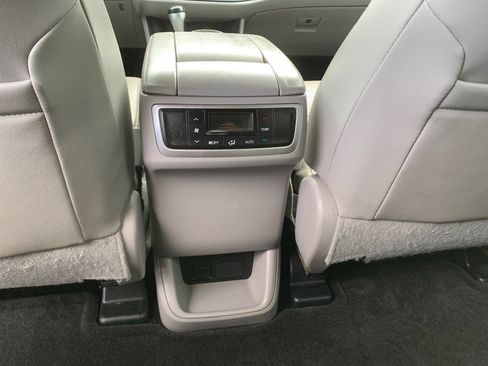 Used 2016 Toyota Highlander Limited AWD/4WD image 16