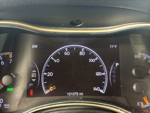 Used 2015 Jeep Grand Cherokee Altitude image 23